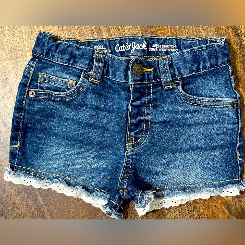 Cat & Jack Toddler Girl Lace Cut- Off Jean Shorts in Size 4T.